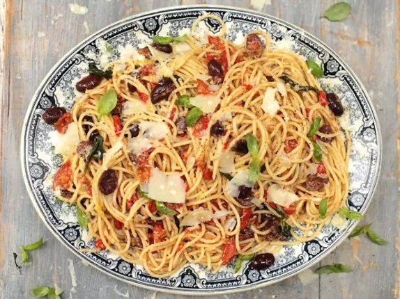 Рецепт итальянской пасты Спагетти Путанеска от Джейми Оливера